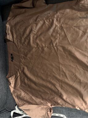 Express Men's Short-Sleeve Pocket Tee in Brown